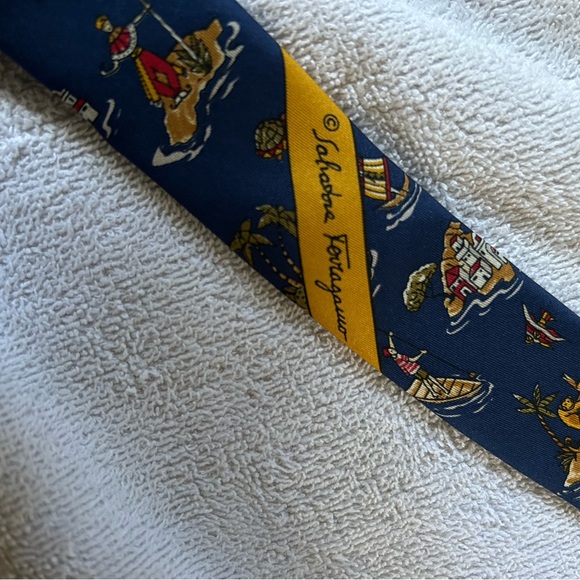 Ferragamo tie - Picture 2 of 3